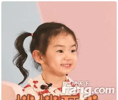 戚薇女儿lucky录节目鬼马可爱 丰富的小表情萌翻了