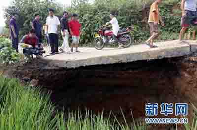 湖南双峰地陷如同刚发生地震 160多栋房屋
