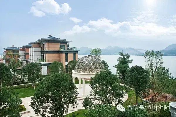 她天生岛屿,背山面湖,如同盘旋于太平湖上的一条巨龙,上风上水的绝佳
