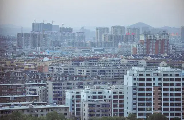但工业经济和房地产双双大幅下滑,使得阜新和辽宁省其他城市一样,面临