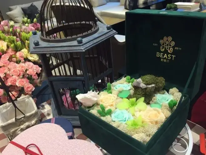 (现场独具品味的beast野兽派花盒)
