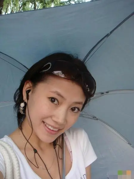 90后美女小云香艳生活照