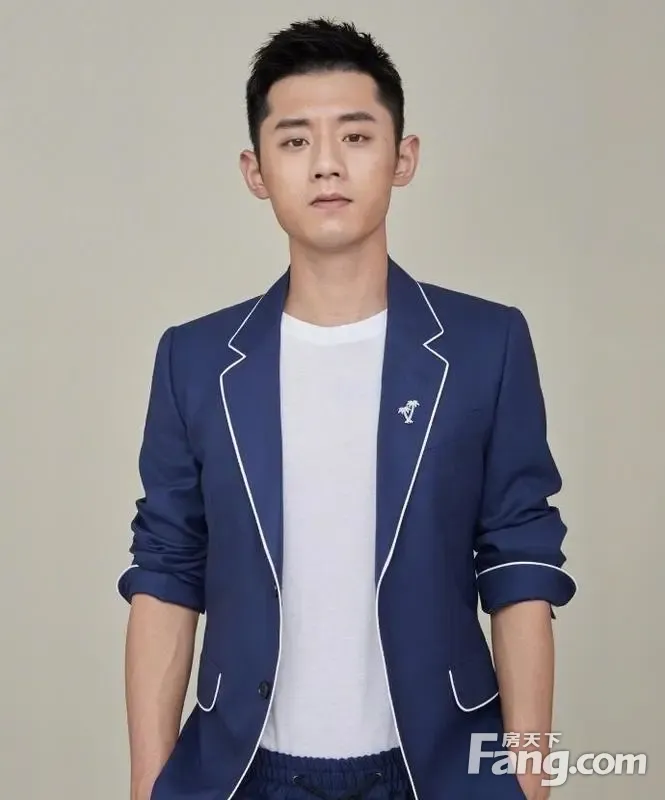 张继科蓝西装白t恤清爽帅气 为网友送祝福超会撩_4y7i343z的相册_房天