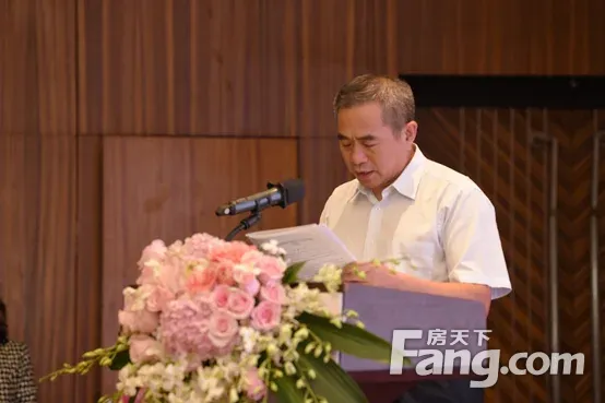 深圳市社会组织管理局副局长孙景明代表市民政局社会组织管理局宣读