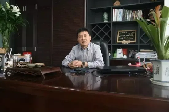 公司董事长李青松