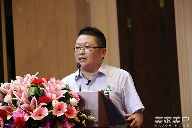 漆董事长何爱辉,tata木门广州公司总经理张宁,奇田木业董事长黄志雄