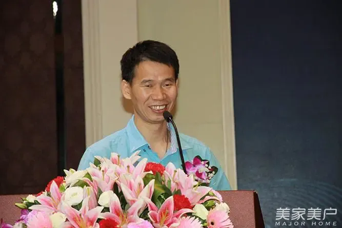 漆董事长何爱辉,tata木门广州公司总经理张宁,奇田木业董事长黄志雄