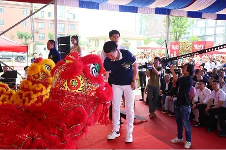 武汉华林广场盛大开业 体验式垂直魔方型商业闪耀登场